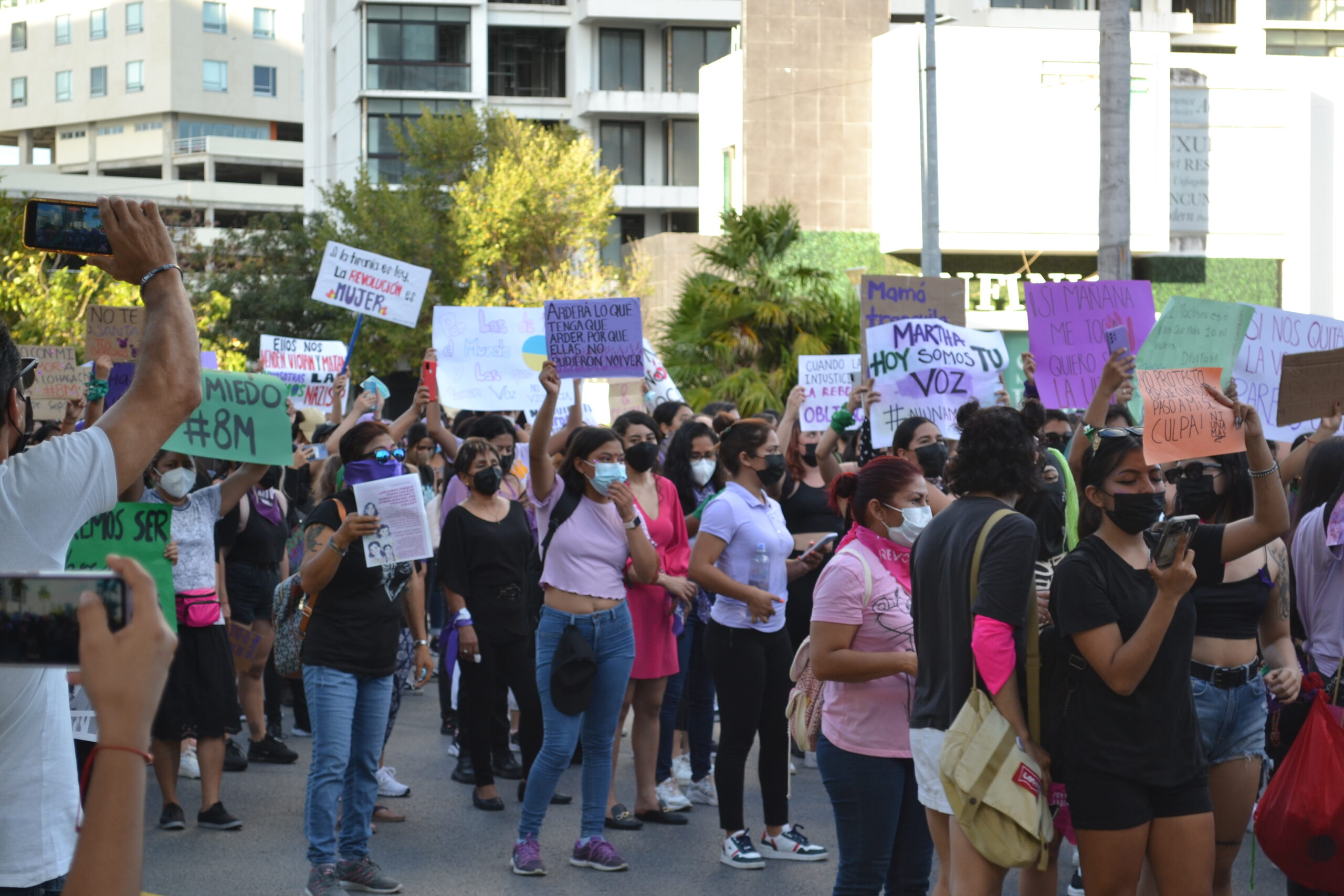 8M: Cancún marcha por el Día Internacional de la Mujer