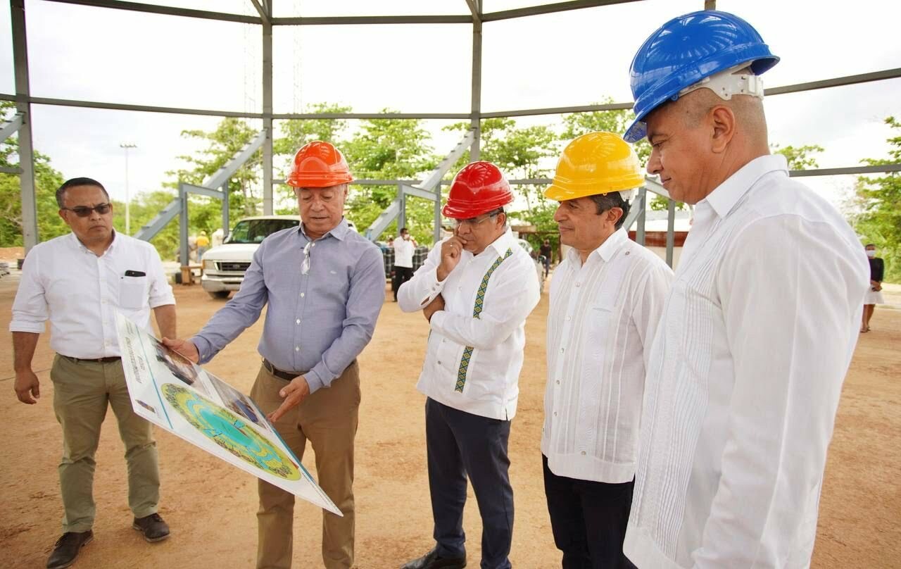 Avanza 50% construcción de poliforum de la UT de Cancún