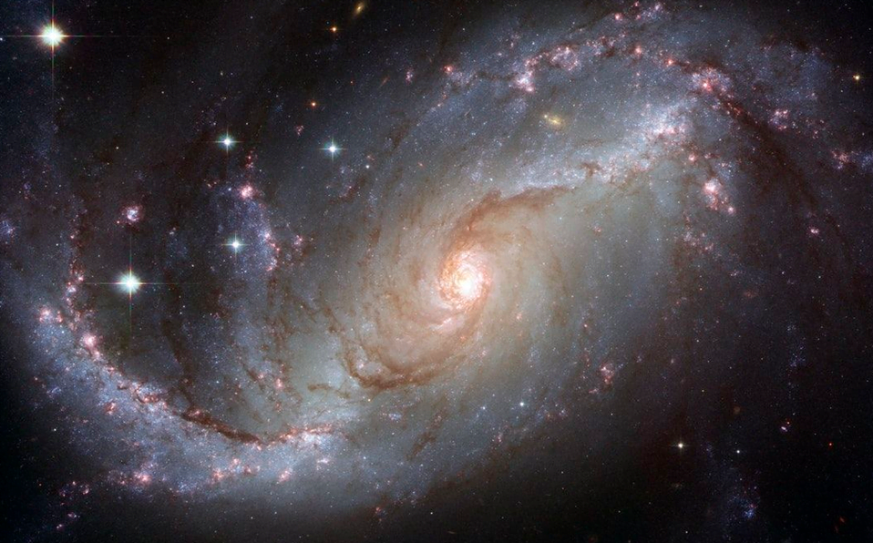 Hubble encuentra galaxia con agujero negro camuflado