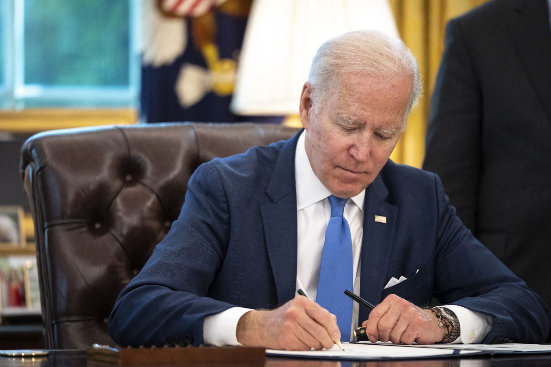 Biden acelera proceso y entrega armamento a Ucrania