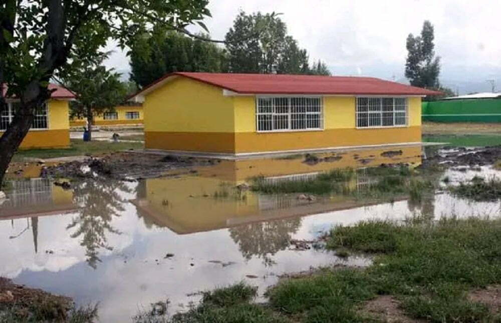 Ausentismo escolar de hasta 60% por lluvias en Cancún