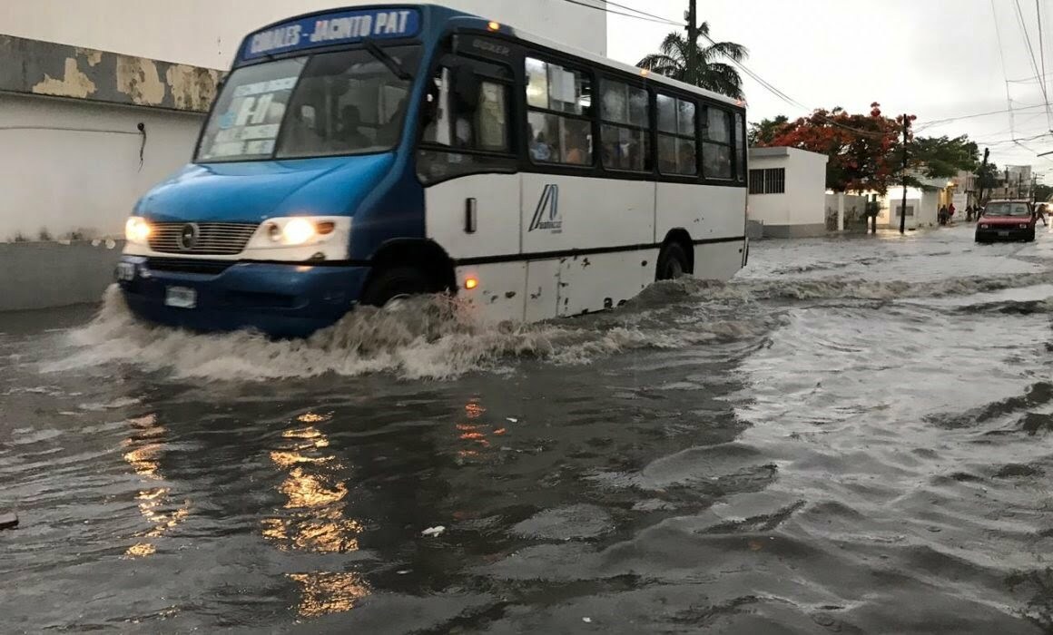 40 unidades de transporte público en Cancún, averiadas por inundaciones