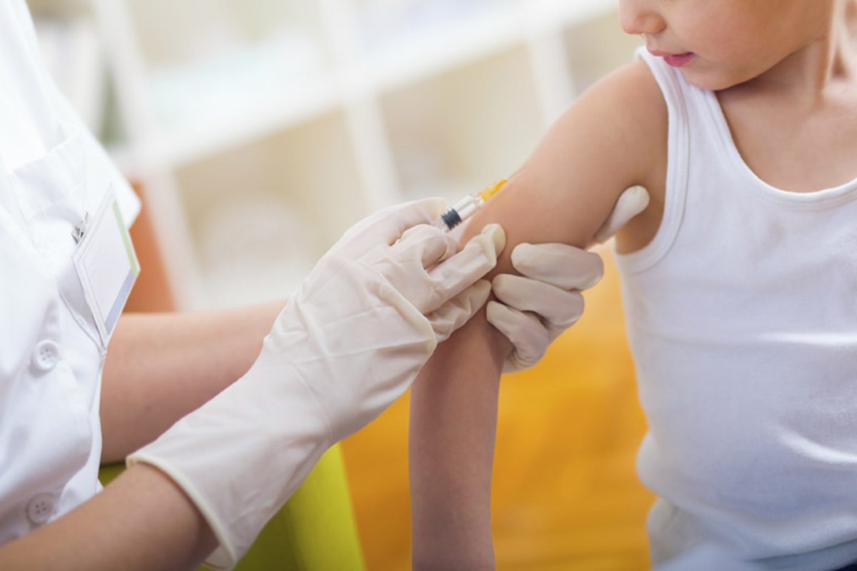 Aplicarán vacuna anti COVID a 218 mil menores en Q. Roo