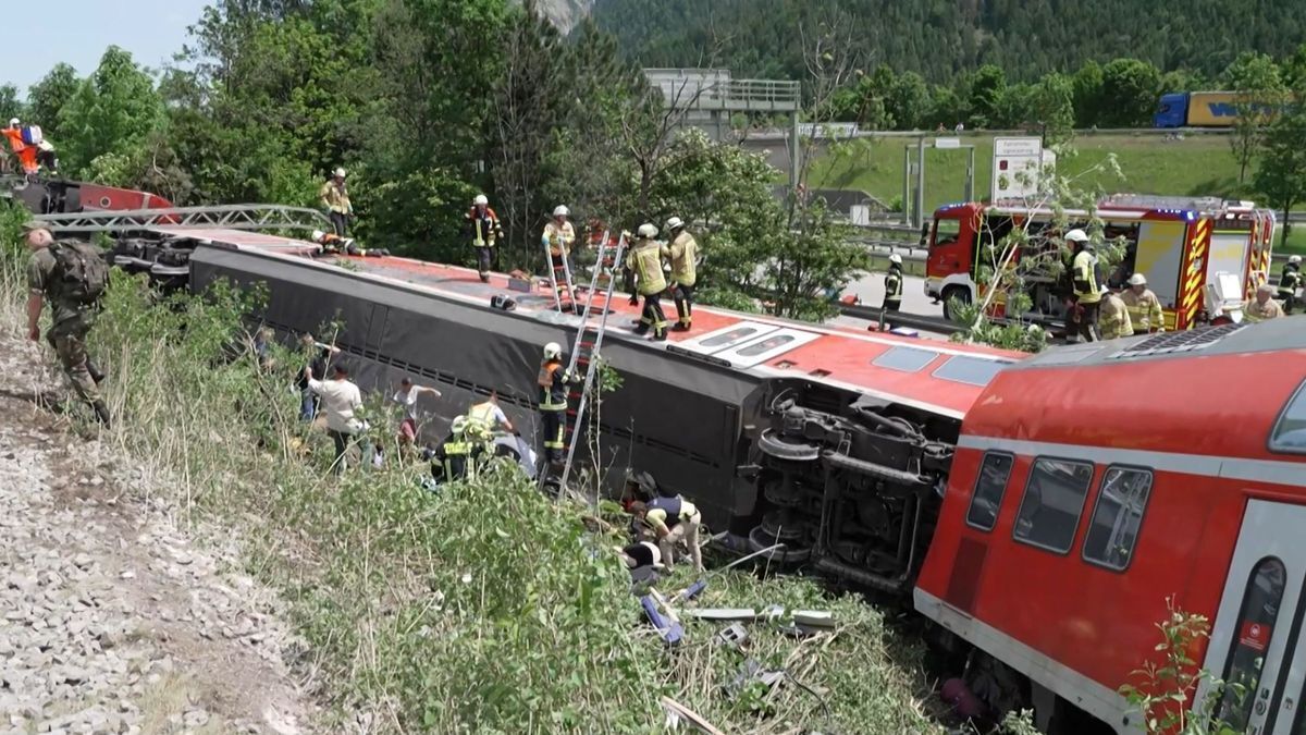 5 muertos y 44 heridos por tren descarrilado en Alemania