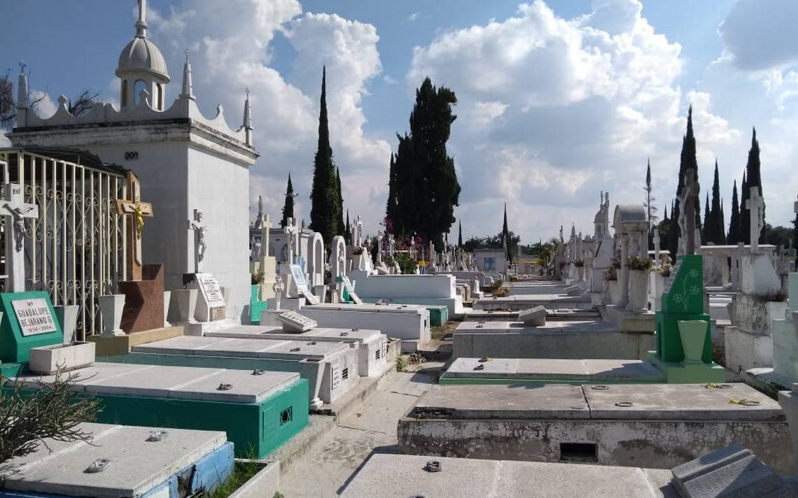 Exhuman 240 cuerpos sin identificar en Panteón de Jalisco