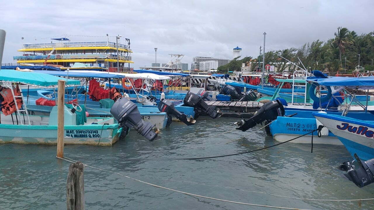 Lluvias en Quintana Roo dejan a lancheros sin trabajo