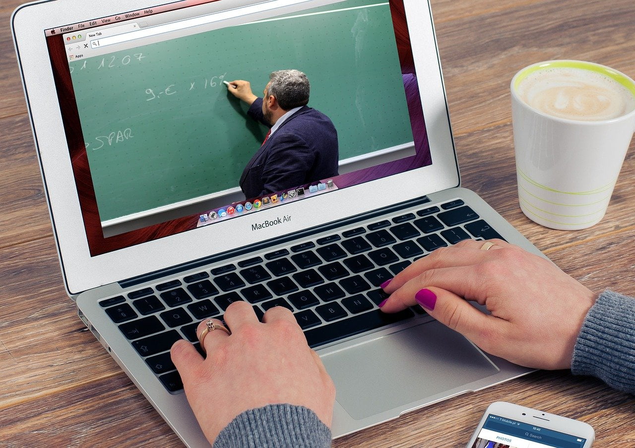 Más de 10 mil maestros de Q. Roo requieren computadoras para impartir clases