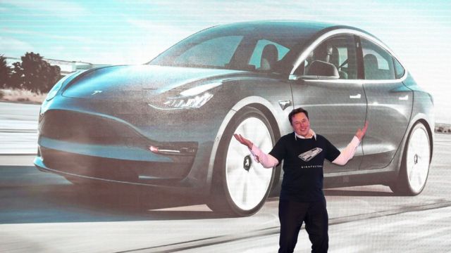 Acciones de Tesla a la baja tras reducir su fuerza laboral