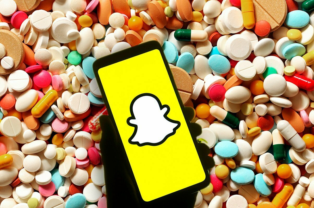 Piden regular drogas en Snapchat por muerte de niños