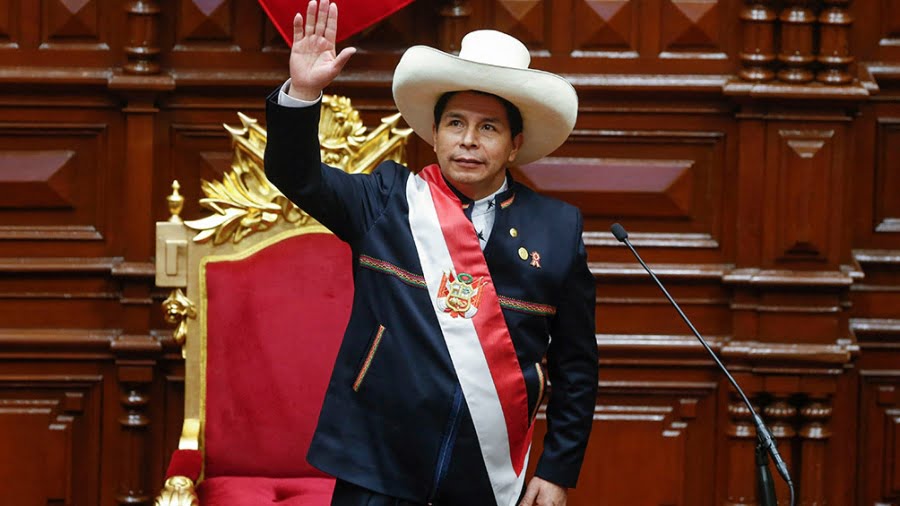Por trafico de influencias investigan al presidente de Perú