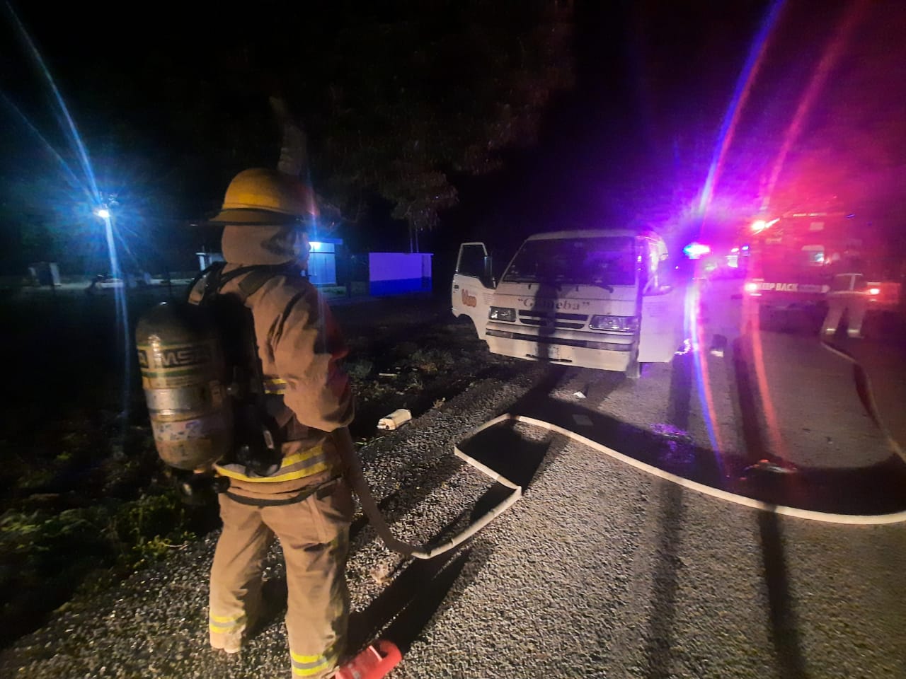 Se incendia vehículo en tramo carretero de Kantunilkín