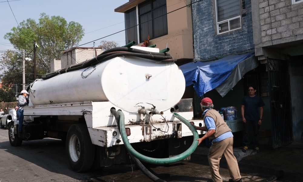 Texas envía a Nuevo León 40 pipas con agua de mar tratada