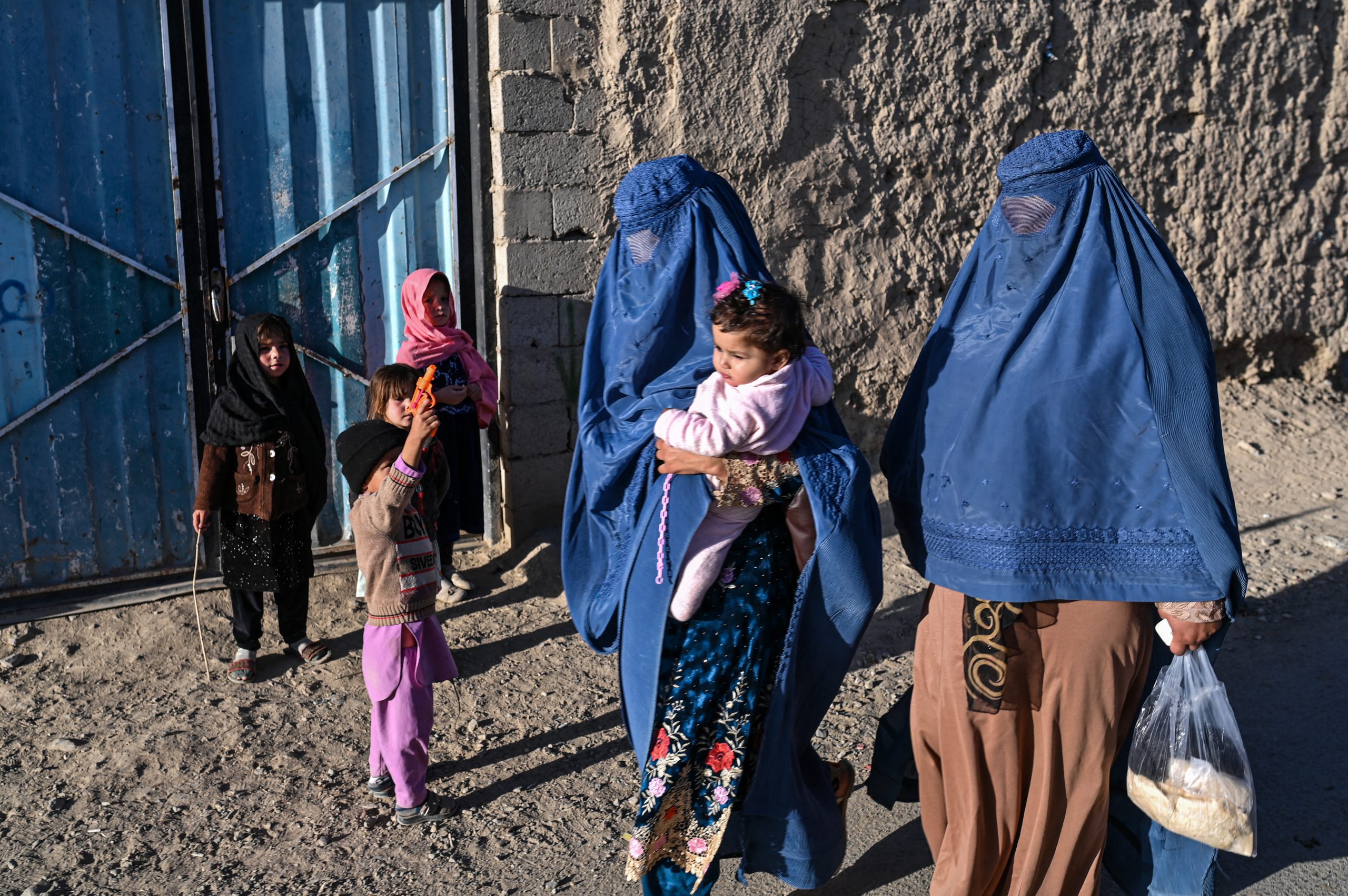 Pide ONU no olvidar a mujeres y niñas afganas