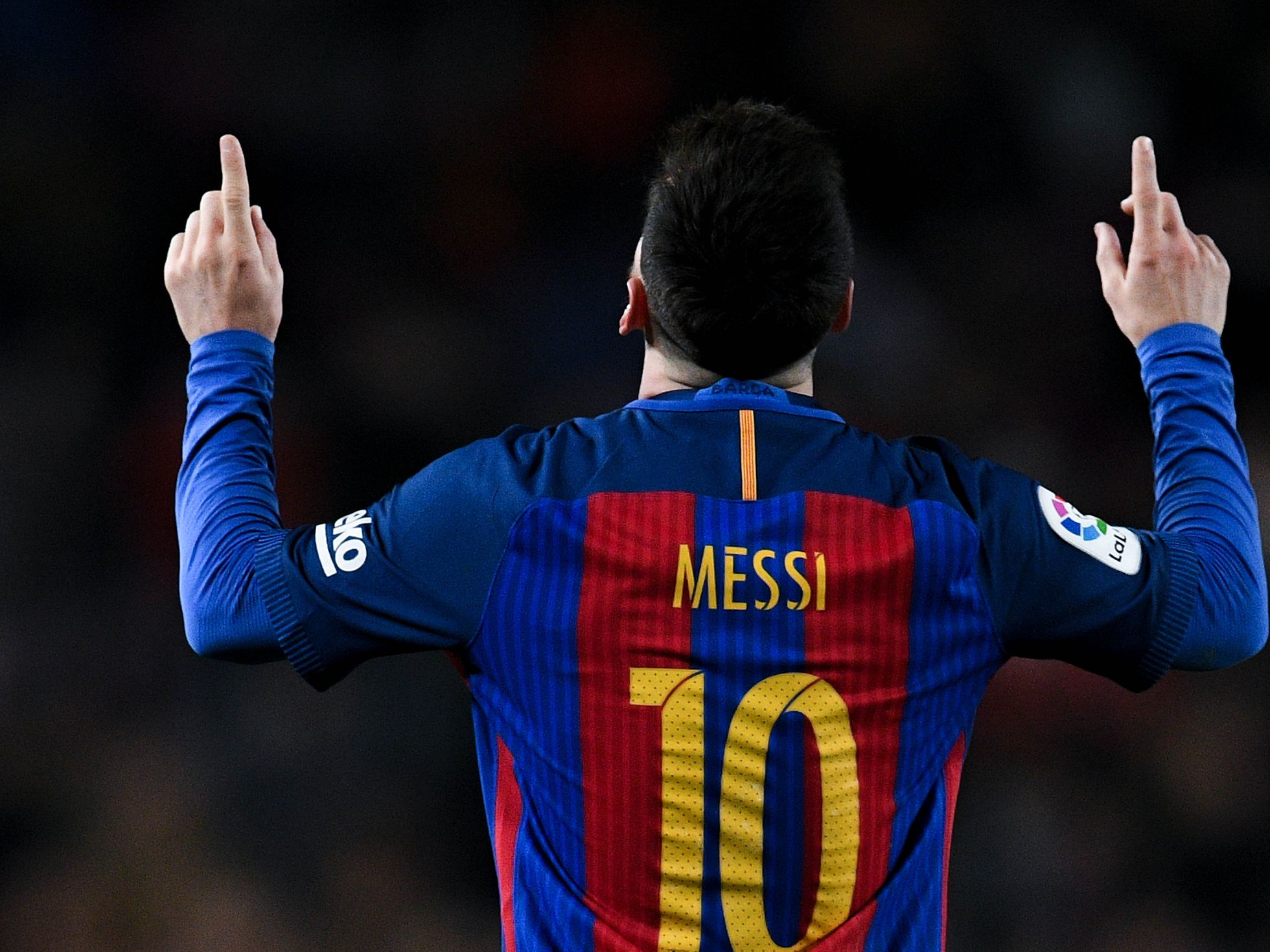 Messi está a ‘nada’ de alcanzar el numero de premios de Alves