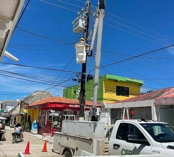 Restablece CFE 90% de energía eléctrica en Holbox