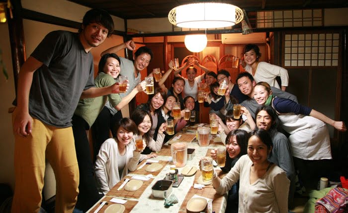 Proponen campaña para que los jóvenes beban alcohol en Japón