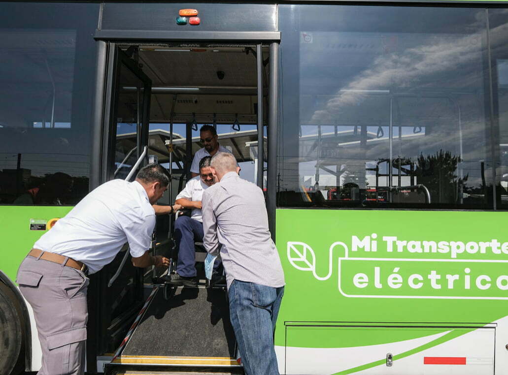 Capacitan y sensibilizan a operadores por carril bus-bici