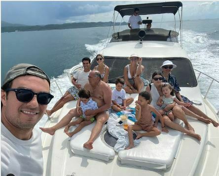 Checo disfruta con su familia de las playas de Puerto Vallarta