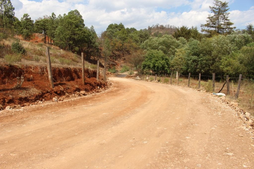 Fortalecen red de caminos rurales con inversión de 84 MDP