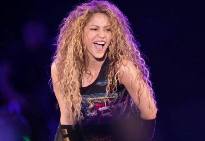 Se le cae el micrófono a Shakira y ops, era playblack