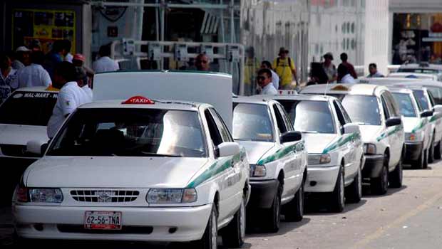 Anticipan taxistas aumento en sus tarifas en Cancún