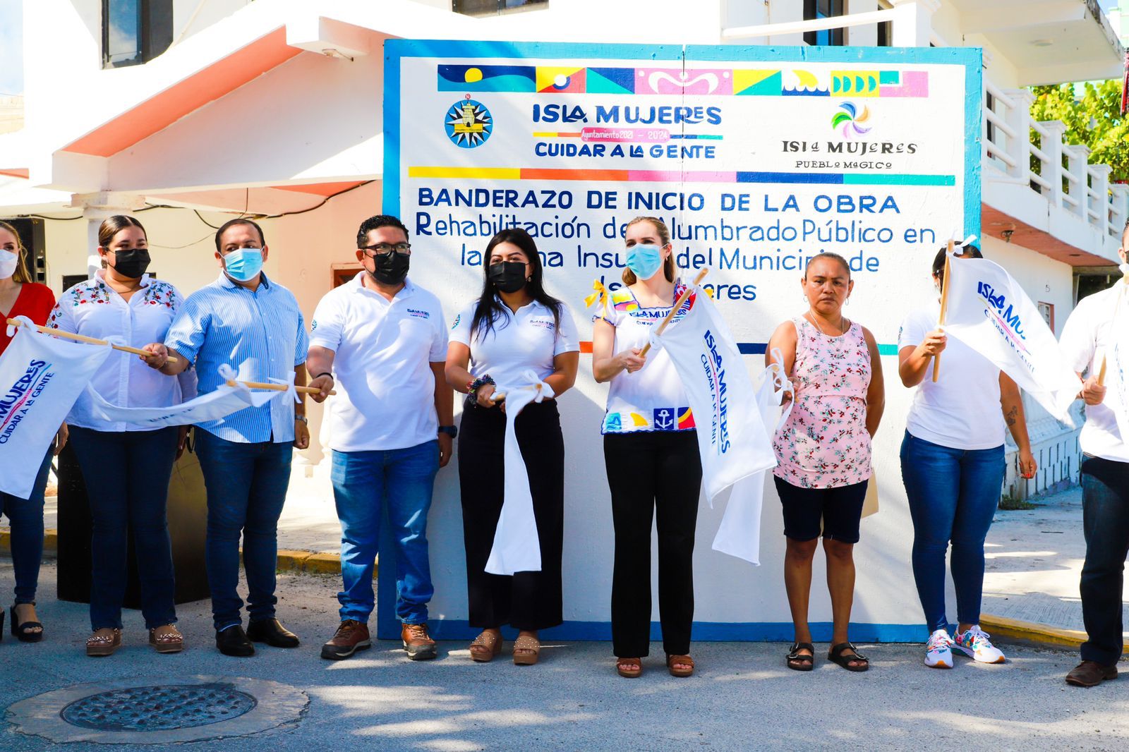 Atenea da banderazo a obra de alumbrado público para iluminar Isla Mujeres