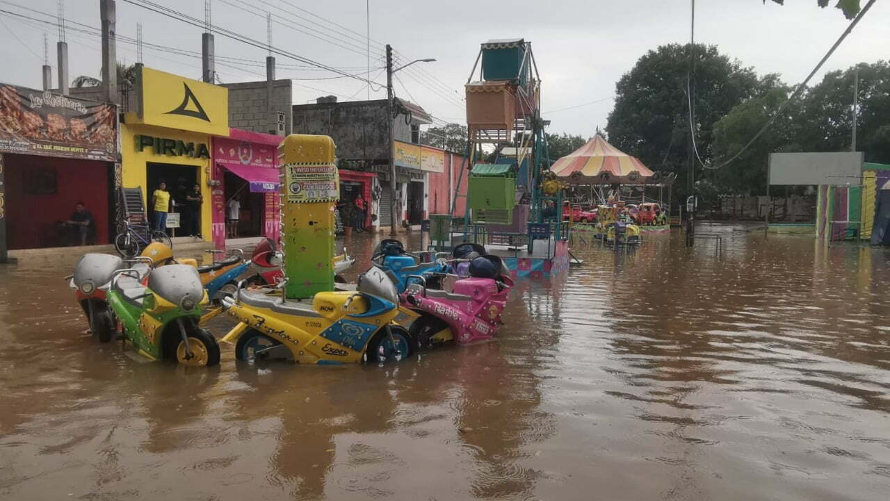 Torrencial lluvia causa estragos en José María Morelos