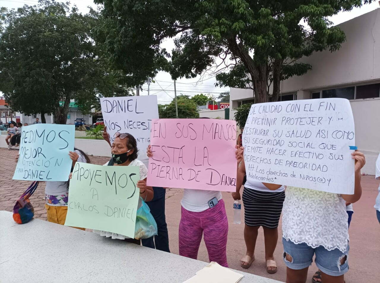 Protestan ciudadanos en Chetumal por supuesta negligencia del IMSS