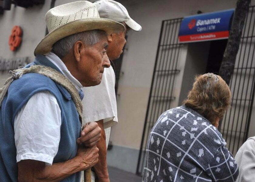 En esta fecha recibirán abuelitos pensionados sus aguinaldos