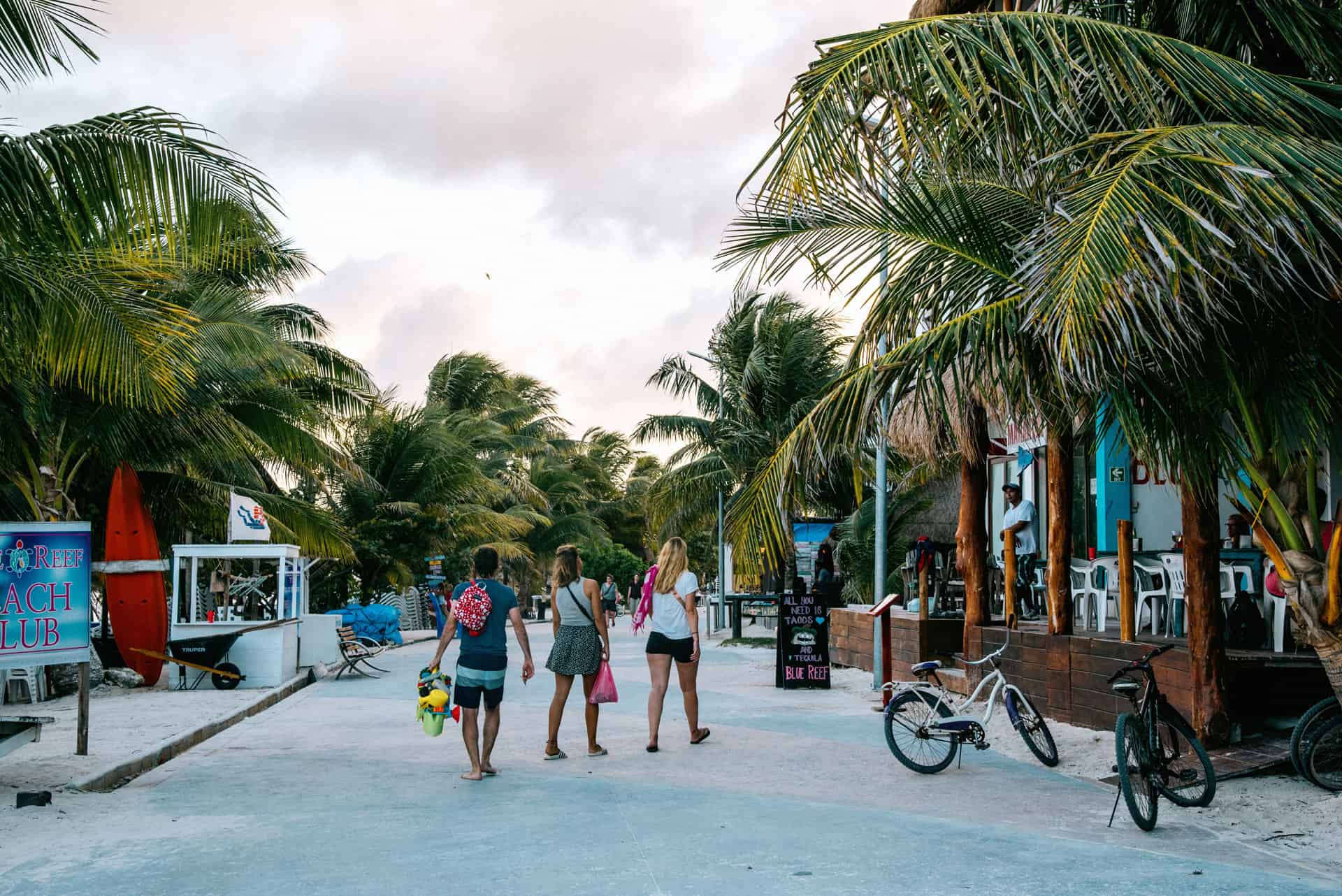 Lastima economía de Mahahual la actual temporada baja y el mal tiempo