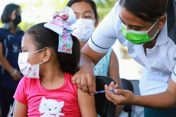 Dan seguimiento a vacunación de menores, contra el COVID-19 en Playa del Carmen
