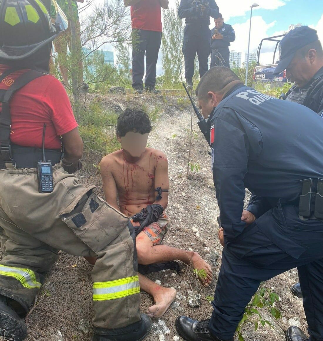 Rescatan polícias a hombre que fue capturado por un cocodrilo en Tajamar