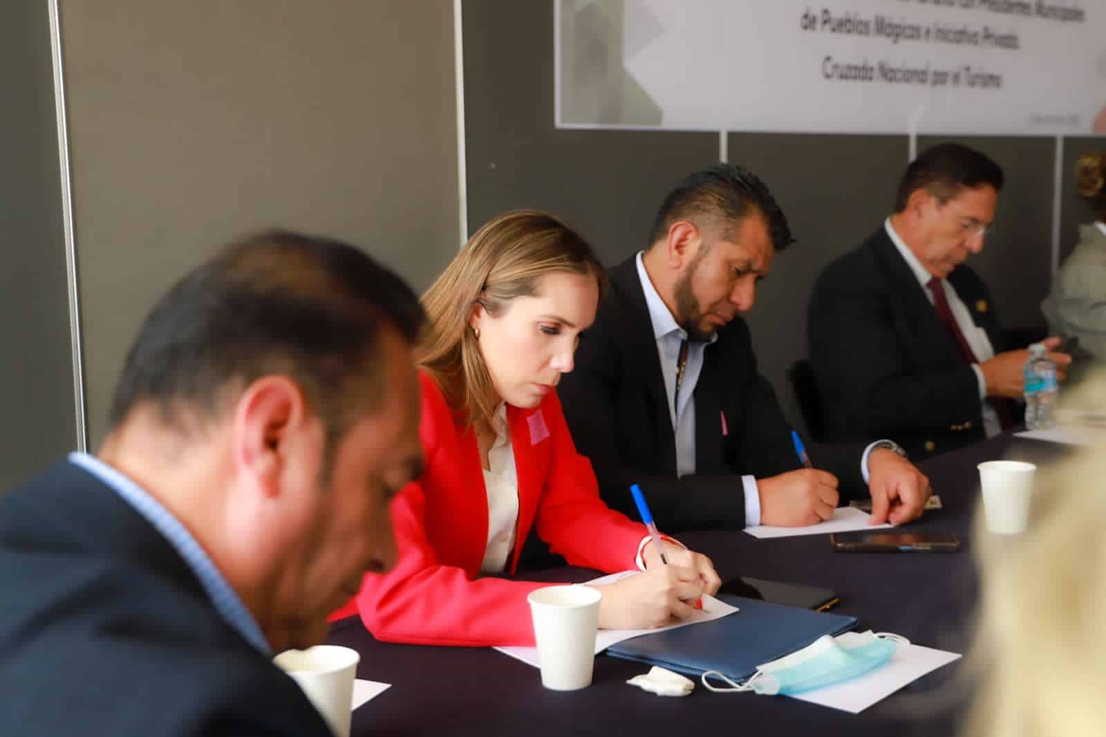 Atenea Gómez Ricalde participó en la Cruzada Nacional por el Turismo en el Senado de la República