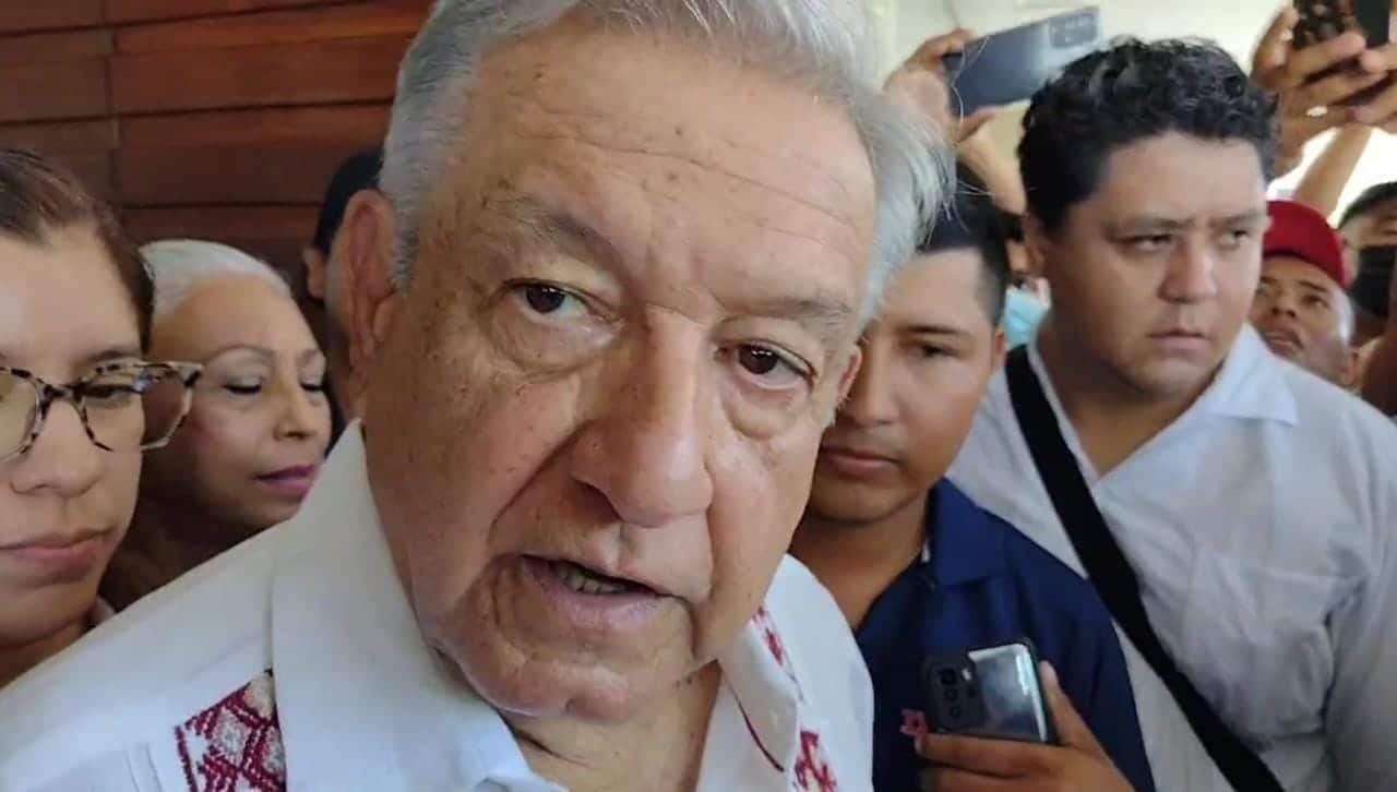 Anuncia López Obrador mayor inversión para el sur de Quintana Roo, en su visita al estado