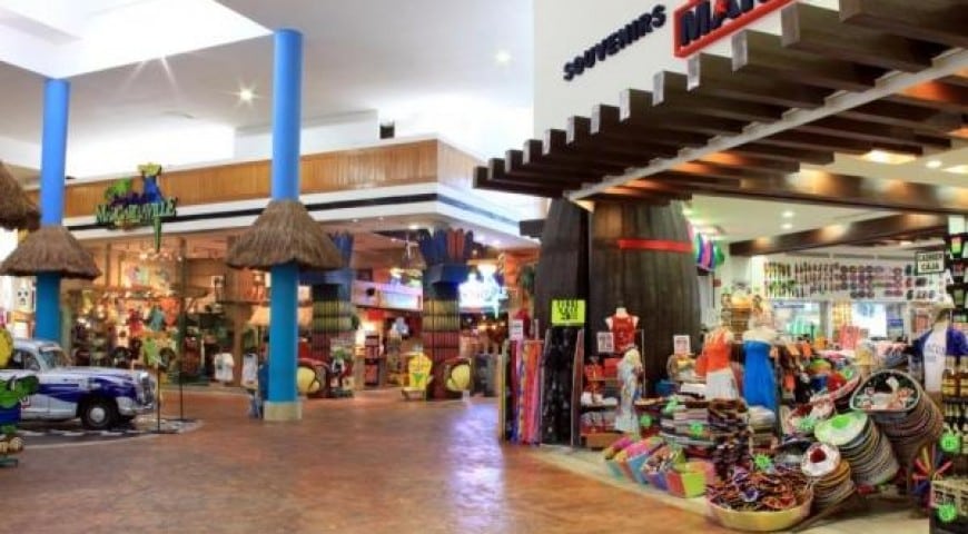 Pequeñas plazas comerciales con gran crecimiento en Cancún