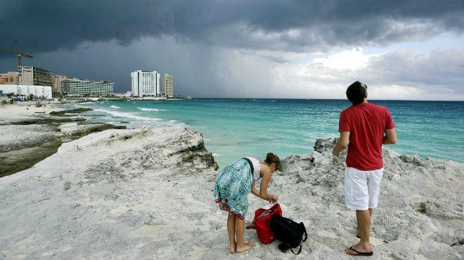 Canal de baja presión sobre la Península de Yucatán provocará lluvias