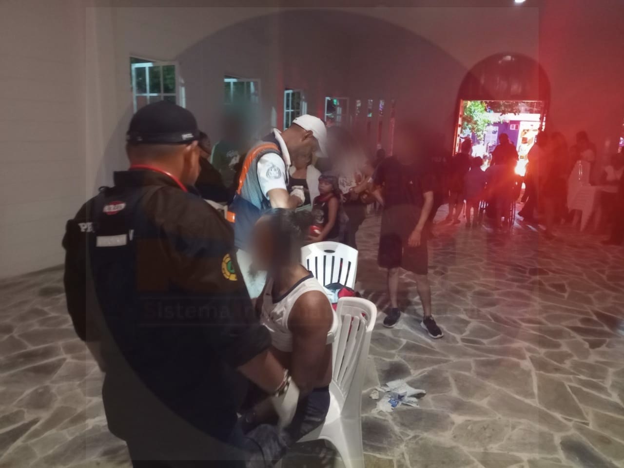 Cae rayo en panteón de Playa del Carmen y deja a tres heridos