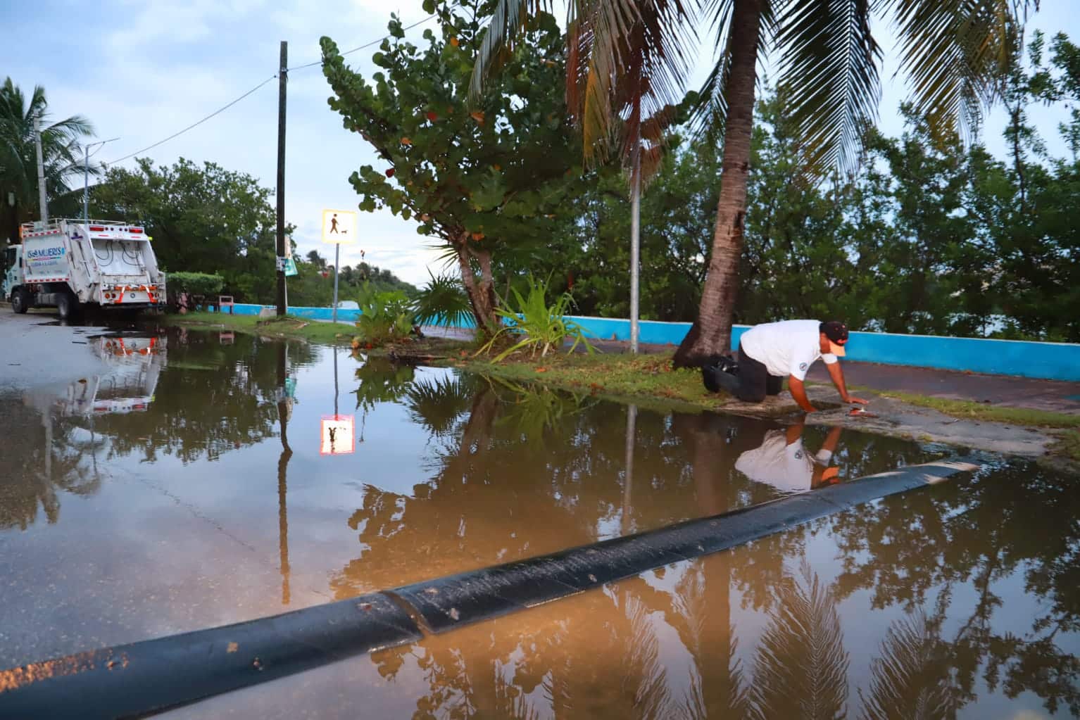 Llevan a cabo acciones preventivas a consecuencia de las recientes lluvias en Isla Mujeres