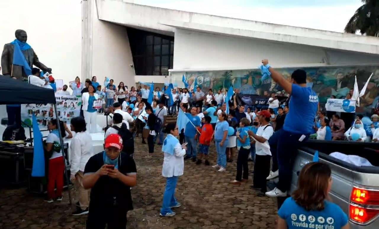 MEGA MARCHA PROVIDA: Más de 600 personas se concentraron en el Congreso en Chetumal