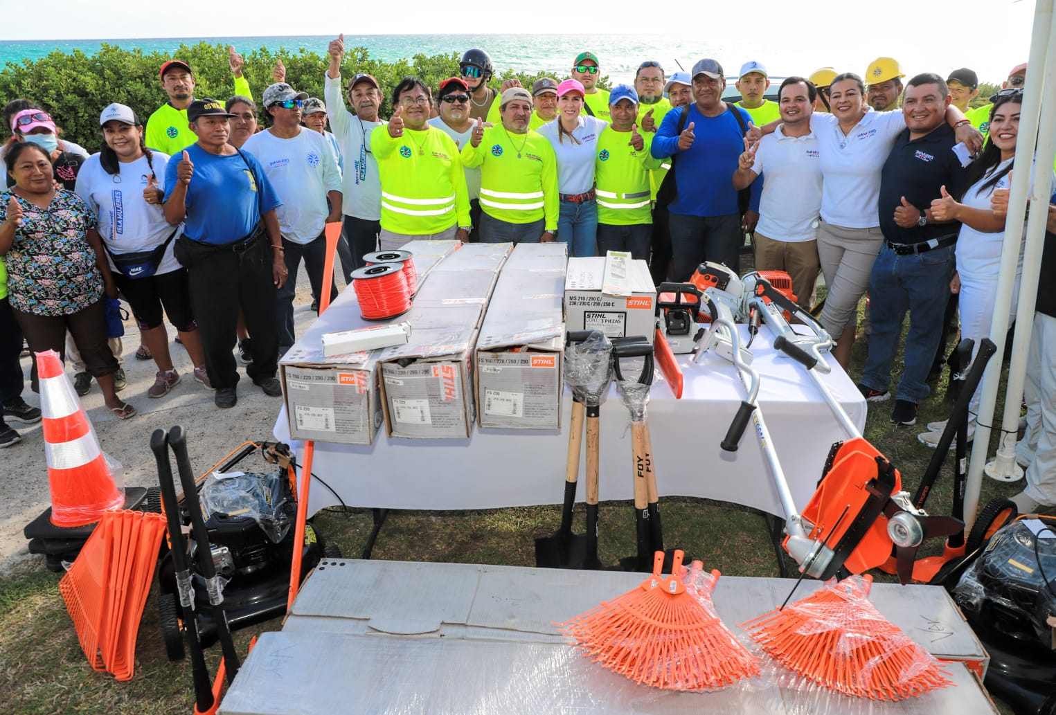 Entregan uniformes y equipo al personal de Servicios Públicos Municipales de Isla Mujeres