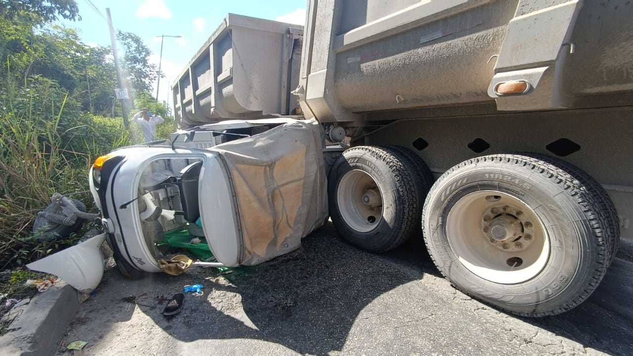 Tres heridos deja múltiple choque provocado por una camioneta, en el Arco Norte de Cancún