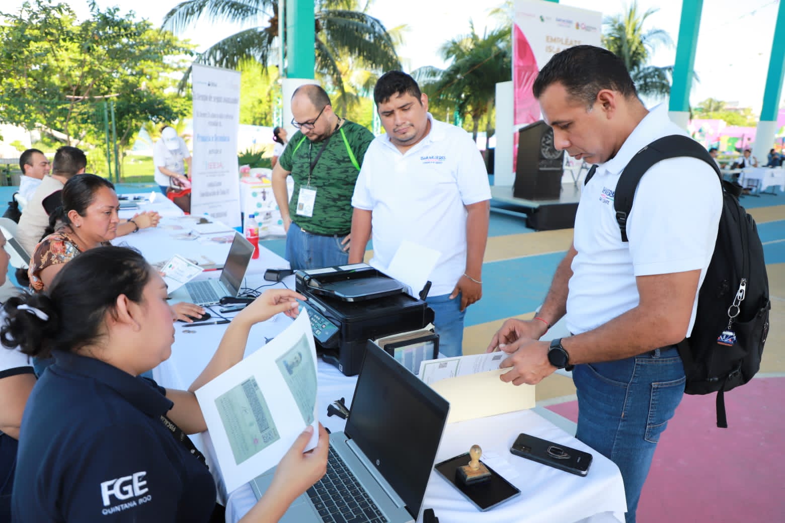 Participan empresas en feria “Empléate Isla Mujeres”