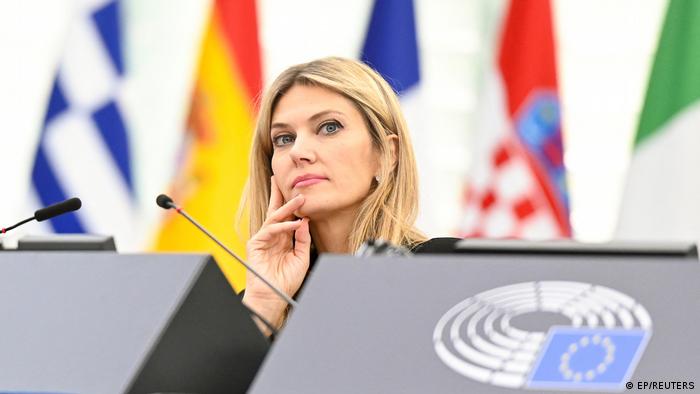 Parlamento europeo destituye a vicepresidenta por corrupción