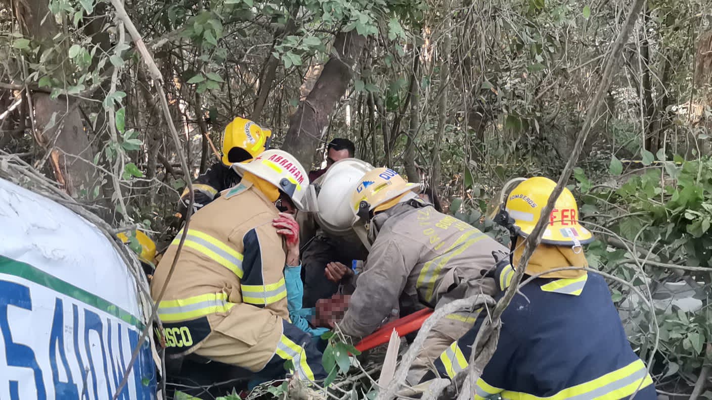 Se desploma una avioneta en Jalisco, reportan heridos