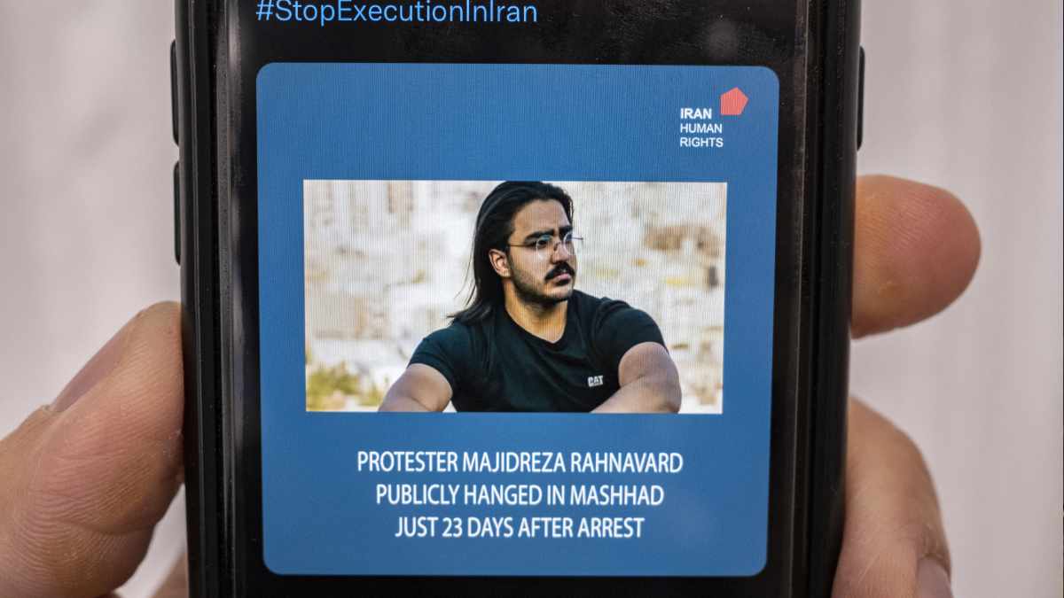 Irán ejecuta en público a segundo protestante