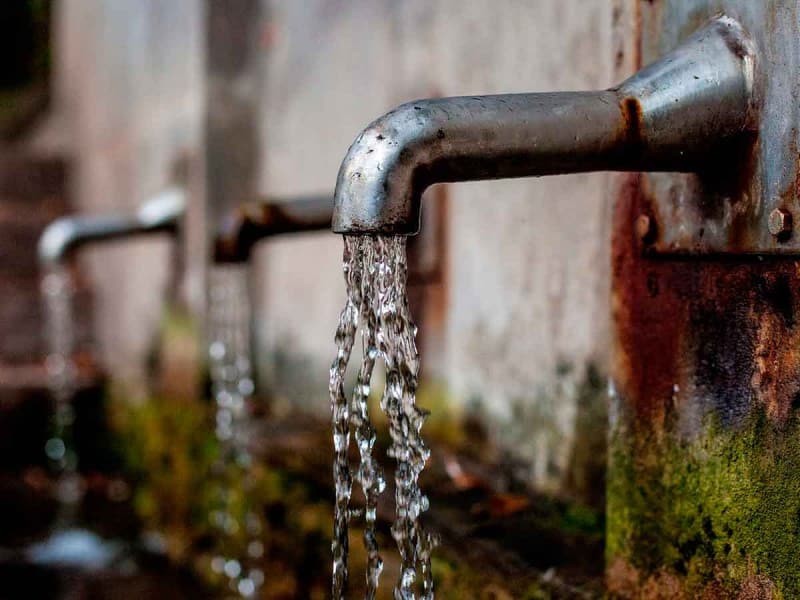 Nuevo León disminuye presión de agua para evitar crisis de abasto