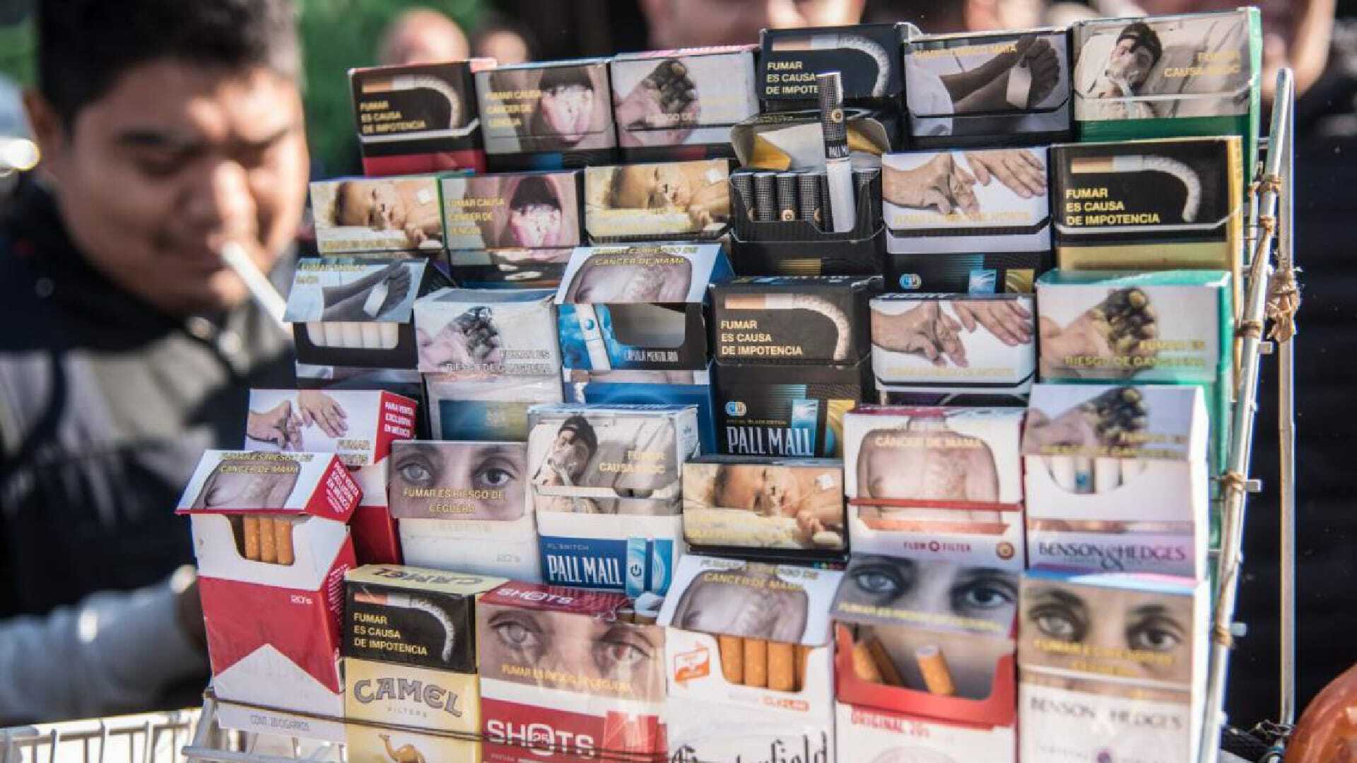 Continúa venta de cigarros a la vista en comercios de Cancún