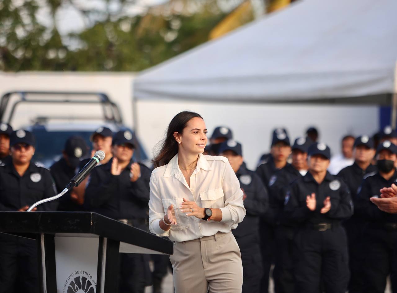 Ana Patricia Peralta rindió un homenaje a los policías