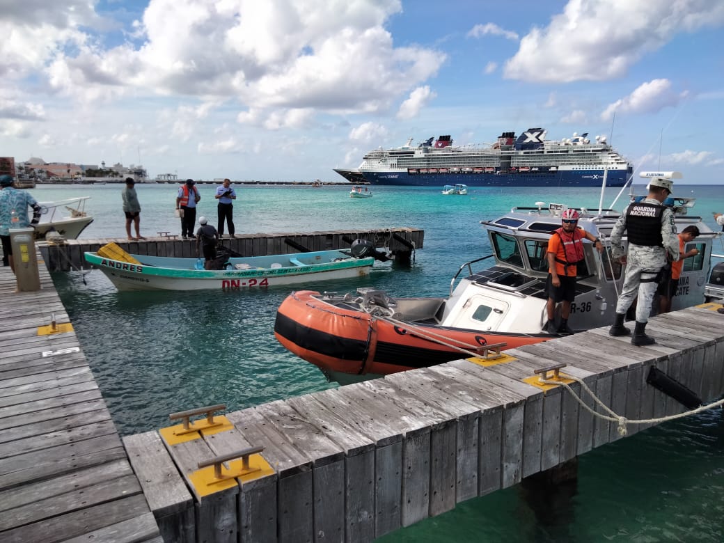 Rescatan embarcación de pescadores en Cozumel