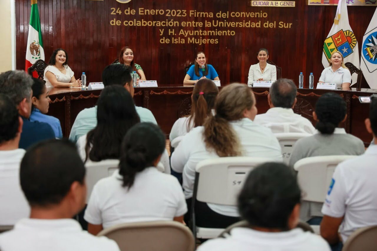 Atenea Gómez firma convenio de colaboración con la Universidad del Sur